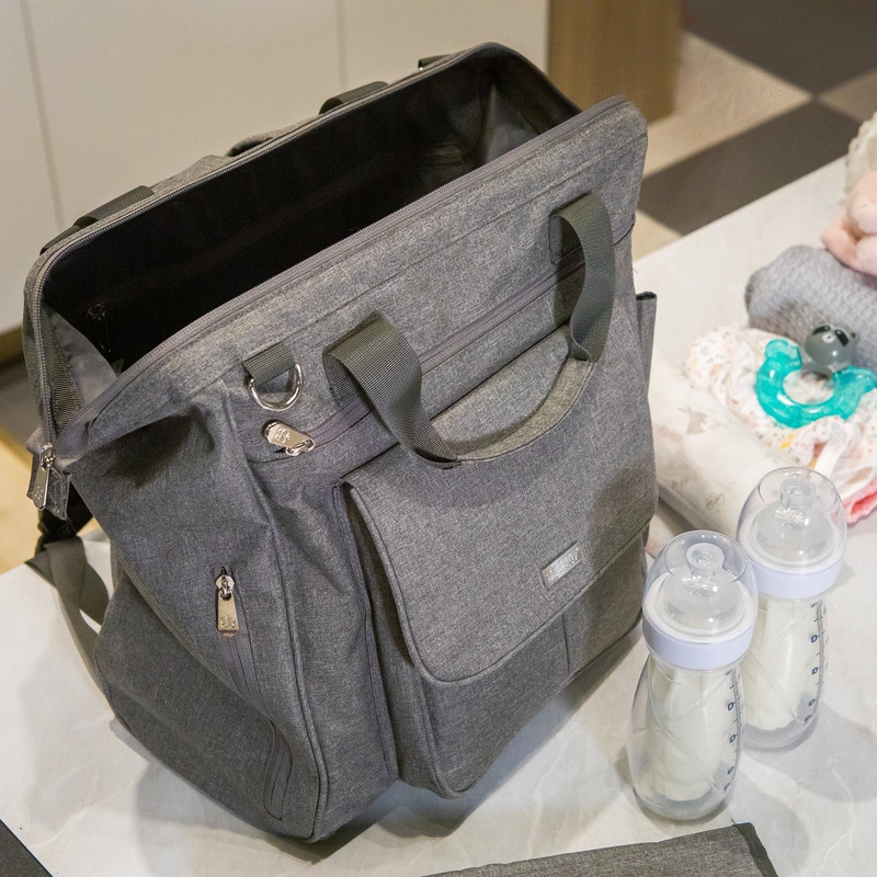 Rucsac pentru mamici, Metro, Cu 15 buzunare si sectiuni, Include cutie pentru servetele umede, Include salteluta de schimbare, Cu suport de prindere pentru carucior, Bbluv, Grey
