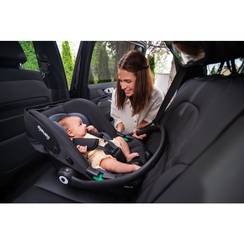 Scoica auto, Lionelo, i-Size Astrid, 0-13 Kg, 40-87 cm, Cu maner si capotina reglabile, Cu protectie laterala avansata, Salteluta confortabila, Conform cu standardul european de securitate R129, Bej