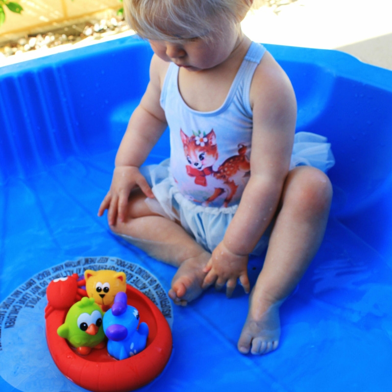 Set 3 animalute de baie si barca plutitoare, Fara gauri, Cu gentuta pentru transport, Fara BPA, Splash and Float Friends, Playgro, Multicolor