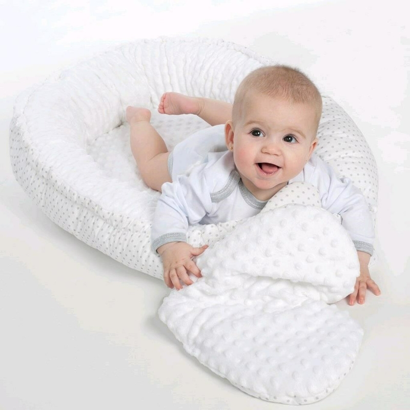 Set 3 piese Luxury, Baby Nest cu doua fete, Cu paturica si pernuta in forma de inima, New Baby, Minky Cranberries