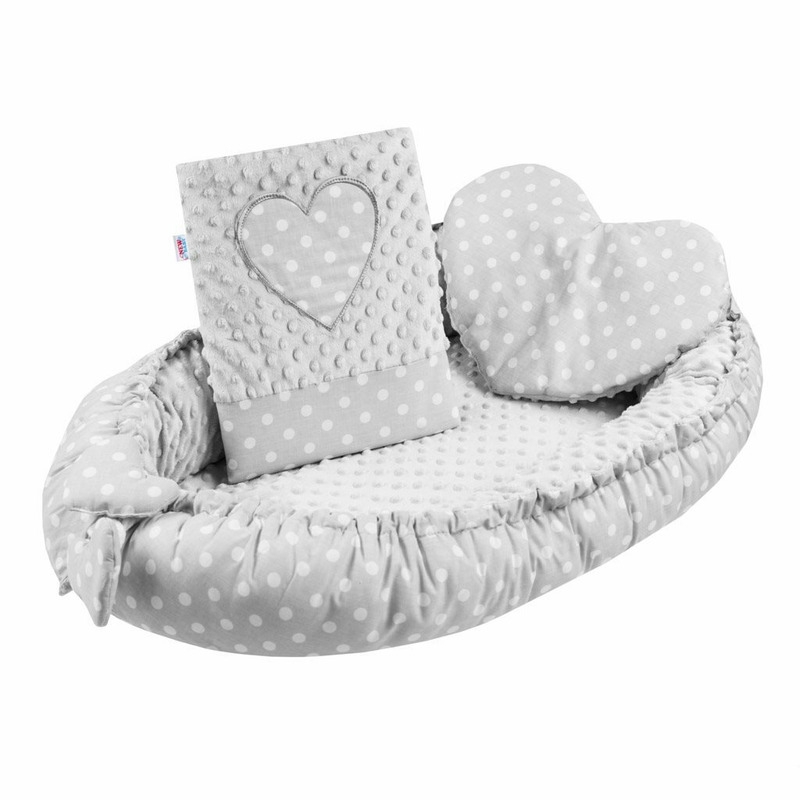 Set 3 piese Luxury, Baby Nest cu doua fete, Cu paturica si pernuta in forma de inima, New Baby, Minky Heart Grey