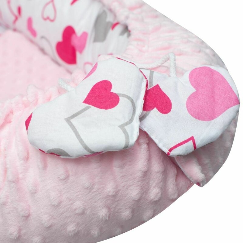 Set 3 piese Luxury, Baby Nest cu doua fete, Cu paturica si pernuta in forma de inima, New Baby, Minky Hearts Pink