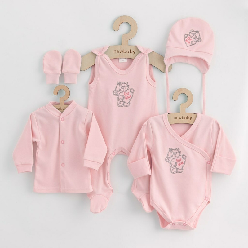 Set 5 piese, Salopeta fara maneci, jacheta, body cu maneca lunga, caciulita, manusi, Marime 50, Din bumbac 100%, New Baby, Classic Pink