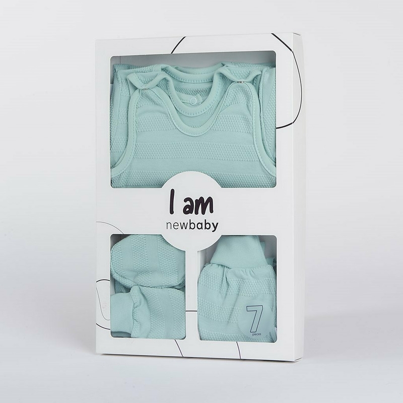 Set 7 piese: body cu maneca lunga, bluza, pantalonasi cu botosei, salopeta fara maneci, caciulita, manusi, botosei, Marime 56, Din bumbac 100%, New Baby, I am Blue
