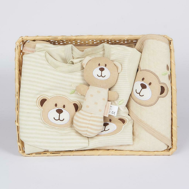 Set cadou 5 piese din bumbac organic, salopeta, baveta, paturica cu gluga, jucarie, Marime 0 - 3 luni, New Baby, Beige