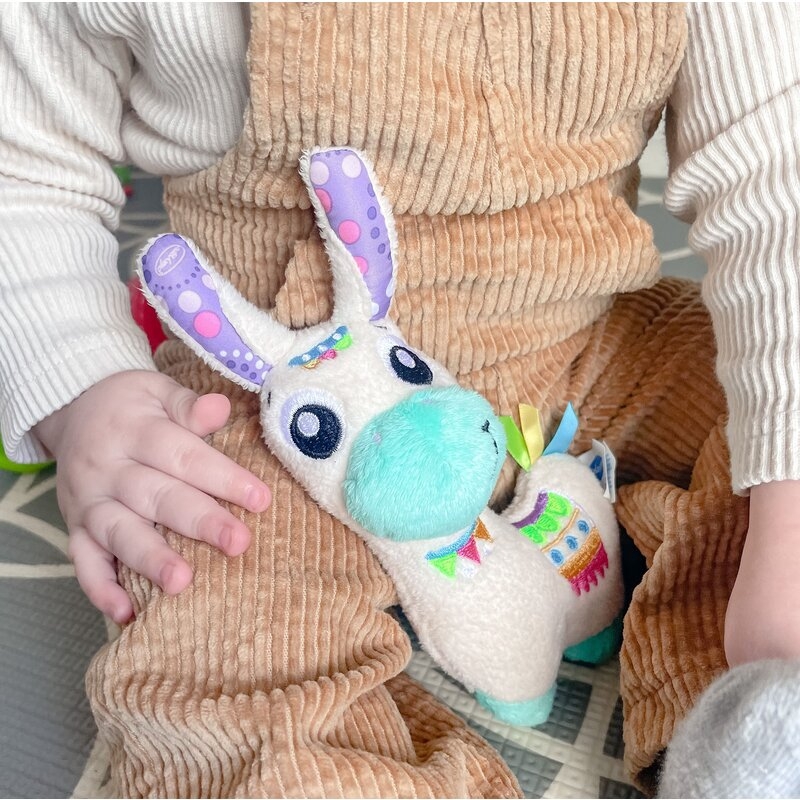 Set jucarii interactive, Playgro, Include 6 cupe pentru stivuire, 6 inele, o jucarie din plus si o jucarie cu ventuza, 6 luni+, Sensory Llama Explore and Play Gift Pack