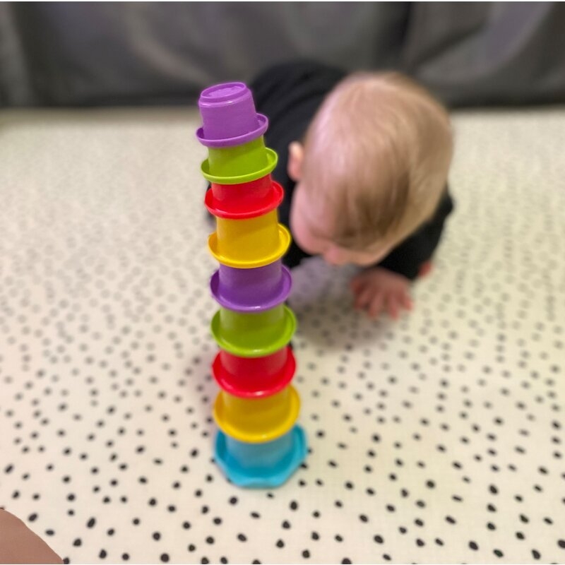 Set jucarii interactive, Playgro, Include 6 cupe pentru stivuire, 6 inele, o jucarie din plus si o jucarie cu ventuza, 6 luni+, Sensory Llama Explore and Play Gift Pack