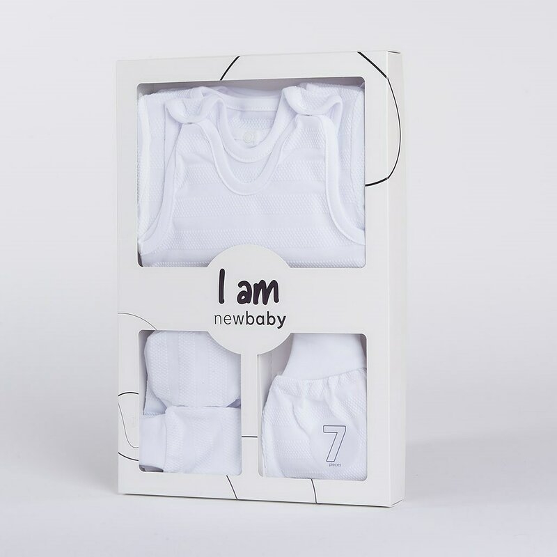 Set pentru bebe, New Baby, I AM, 7 piese, Cu botosei, jacheta maneca lunga, caciulita, body cu maneca lunga, pantalonasi si salopeta cu botosei si manusi, 100% bumbac, Marime 56, 0-3 luni, White