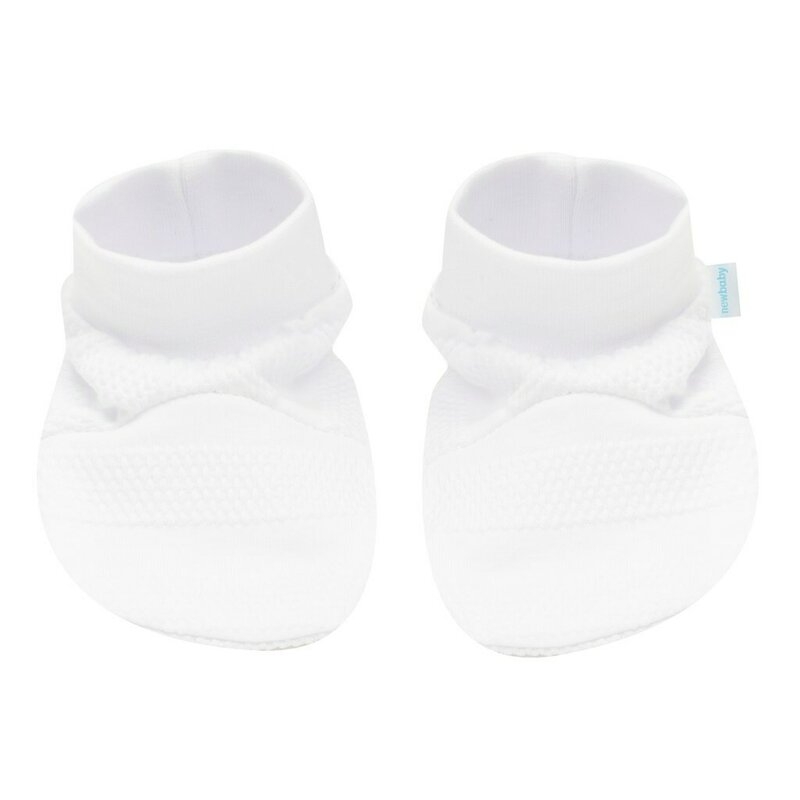 Set pentru bebe, New Baby, I AM, 7 piese, Cu botosei, jacheta maneca lunga, caciulita, body cu maneca lunga, pantalonasi si salopeta cu botosei si manusi, 100% bumbac, Marime 56, 0-3 luni, White