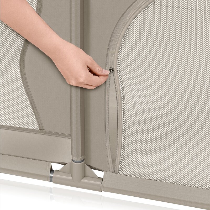 Tarc de joaca copii, Lionelo, Willow, 127 x 187 cm, Pliere compacta, Include geanta de transport, Din plasa, Cu doua intrari laterale si fermoar, Cu ventuze pentru stabilitate, Conform cu EN 12227:2010, Bej