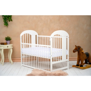 Qmini - Patut din lemn Julia II Elefantel 120x60 cm, Cu laterala culisanta, Din lemn de pin, Stabil si rezistent, Inaltime saltea reglabila pe 3 nivele, Laterala cu 3 bete detasabile, EN716-1, EN716-2, Alb