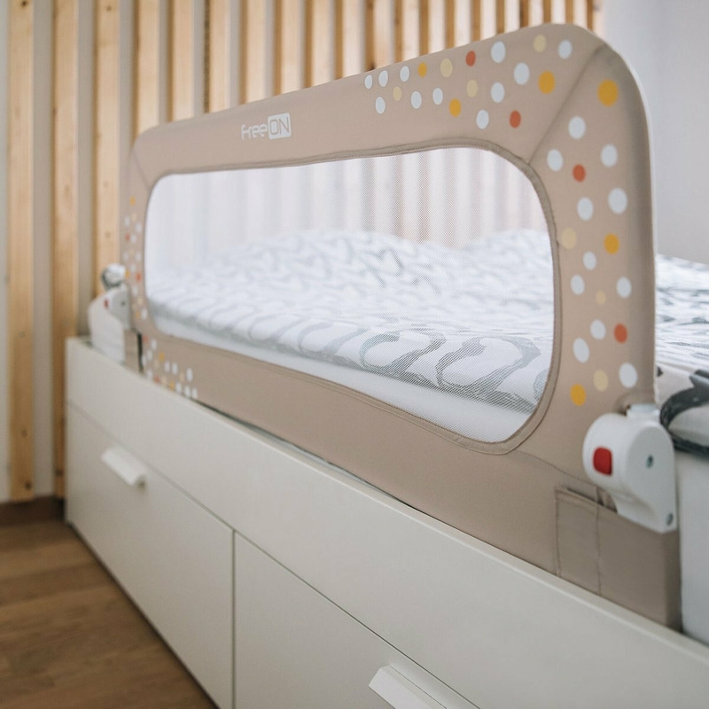 Bariera de protectie pentru pat bebe, Rabatabila, Instalare usoara, Dimensiune 135 x 57 cm, FreeON, Little Dots, Beige Bariera de protectie pentru pat bebe, Rabatabila, Instalare usoara, Dimensiune 135 x 57 cm, FreeON, Little Dots, Beige