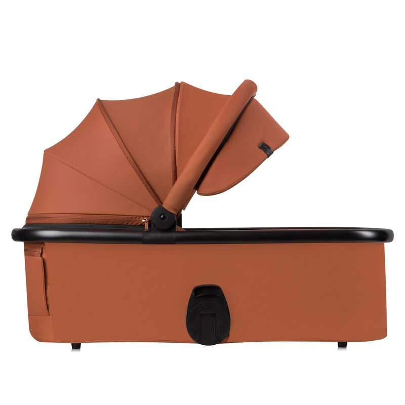 Carucior 2 in 1, Lionelo, Layla, Pana la 22 kg, Cadru aluminiu, Cu landou intarit si salteluta din spuma AirDots, Reversibil, Cu ventilatie 3D, Cu accesorii, EN1888-1, EN1888-2, EN1466, Maro Carucior 2 in 1, Lionelo, Layla, Pana la 22 kg, Cadru aluminiu, Cu landou intarit si salteluta din spuma AirDots, Reversibil, Cu ventilatie 3D, Cu accesorii, EN1888-1, EN1888-2, EN1466, Maro