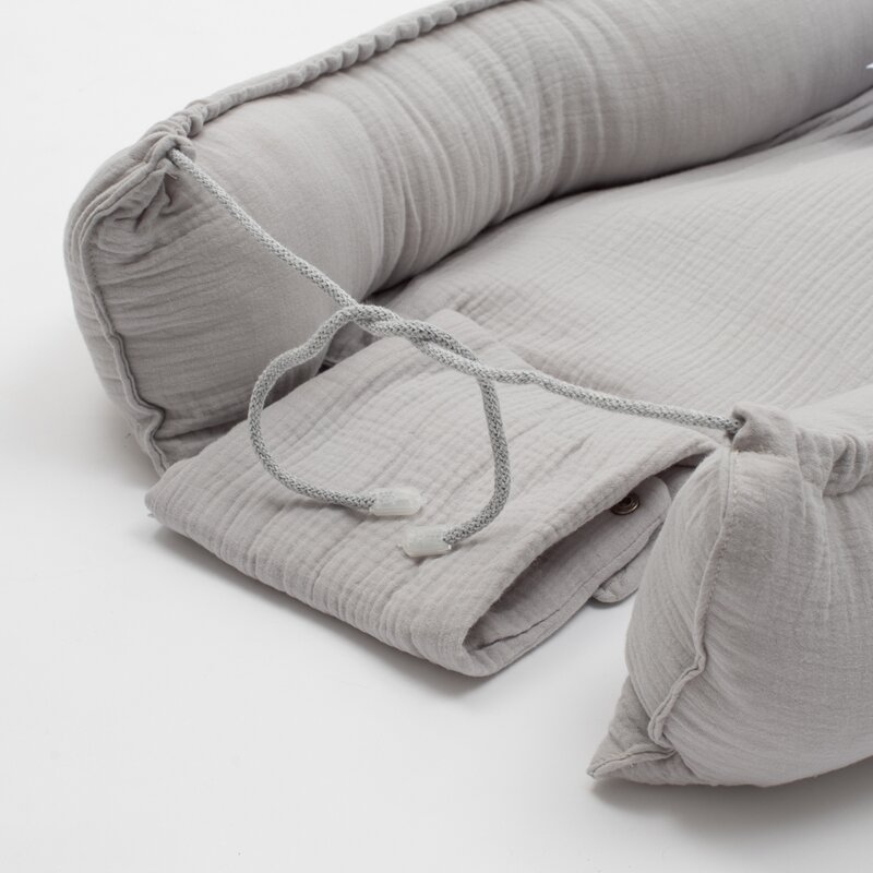 Cosulet bebelus, New Baby, Pentru dormit, Baby Nest 80 x 50 cm, Din muselina, Din materiale certificate Oeko Tex Standard 100, Light Grey Cosulet bebelus, New Baby, Pentru dormit, Baby Nest 80 x 50 cm, Din muselina, Din materiale certificate Oeko Tex Standard 100, Light Grey