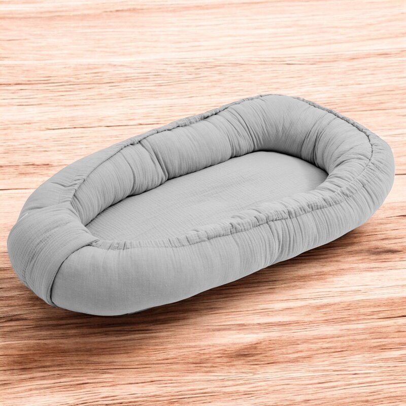 Cosulet bebelus, New Baby, Pentru dormit, Baby Nest 80 x 50 cm, Din muselina, Din materiale certificate Oeko Tex Standard 100, Light Grey Cosulet bebelus, New Baby, Pentru dormit, Baby Nest 80 x 50 cm, Din muselina, Din materiale certificate Oeko Tex Standard 100, Light Grey