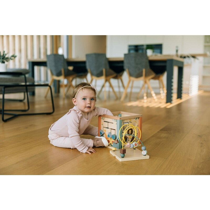 Cub mare de activitati pentru copii, Din lemn, Cu sortator de forme, Abac si alte activitati, Free2Play, Safari Cub mare de activitati pentru copii, Din lemn, Cu sortator de forme, Abac si alte activitati, Free2Play, Safari