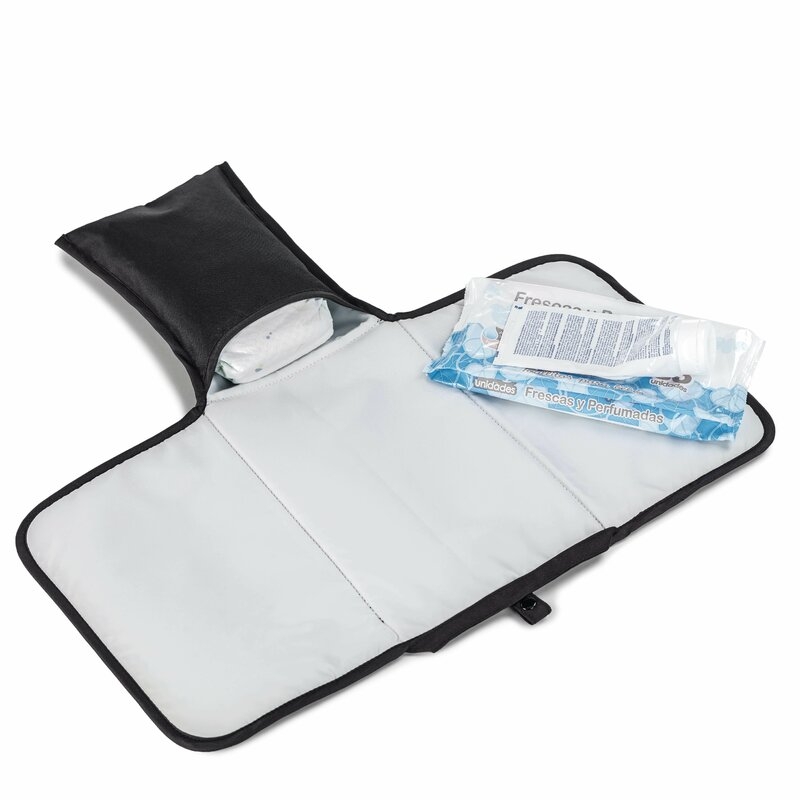 Geanta pentru mamici, Jane, Cu 2 buzunare exterioare, Cu multiple compartimente, Cu saltea de infasat inclusa, 44 x 34 cm, Conform cu standardul de securitate europeana EN 71-3:2019, Soil Geanta pentru mamici, Jane, Cu 2 buzunare exterioare, Cu multiple compartimente, Cu saltea de infasat inclusa, 44 x 34 cm, Conform cu standardul de securitate europeana EN 71-3:2019, Soil