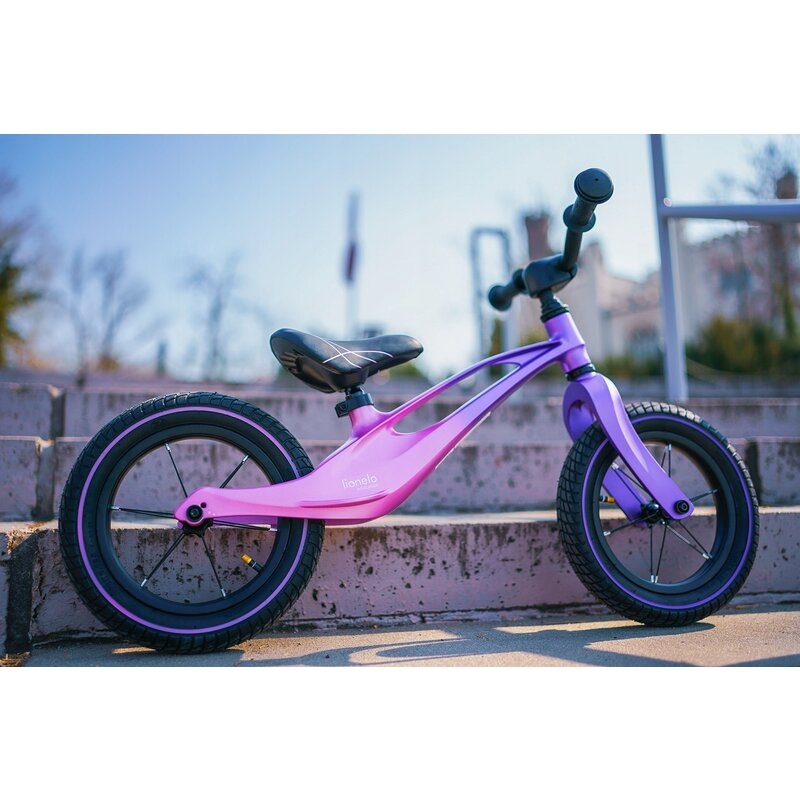 Lionelo - Bicicleta cu roti gonflabile, cu cadru din magneziu, fara pedale, 12 \'\', Bart Air , Pink Violet Lionelo - Bicicleta cu roti gonflabile, cu cadru din magneziu, fara pedale, 12 \'\', Bart Air , Pink Violet