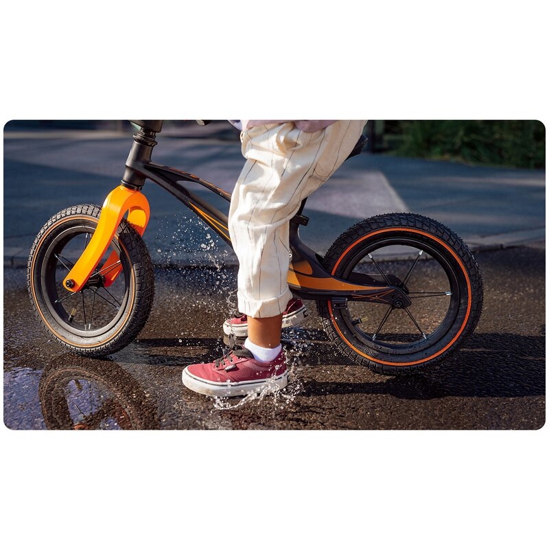Lionelo - Bicicleta cu roti gonflabile, cu cadru din magneziu, fara pedale, 12 \'\', Bart Air , Pink Violet Lionelo - Bicicleta cu roti gonflabile, cu cadru din magneziu, fara pedale, 12 \'\', Bart Air , Pink Violet