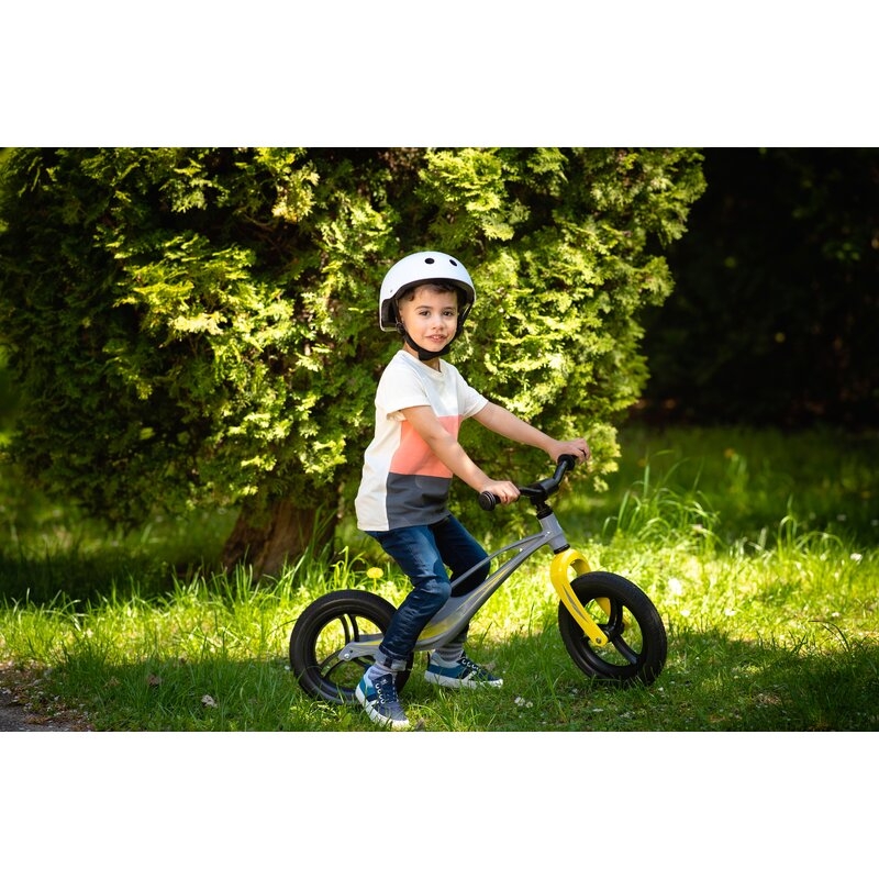 Lionelo - Bicicleta usoara Bart Tour, Fara pedale, Cu cadru din magneziu, Cu ghidon si sa reglabile, Greutate 3.8 Kg, 12 inch, Conform cu standardul european de securitate EN71, Pink Bubblegum Lionelo - Bicicleta usoara Bart Tour, Fara pedale, Cu cadru din magneziu, Cu ghidon si sa reglabile, Greutate 3.8 Kg, 12 inch, Conform cu standardul european de securitate EN71, Pink Bubblegum
