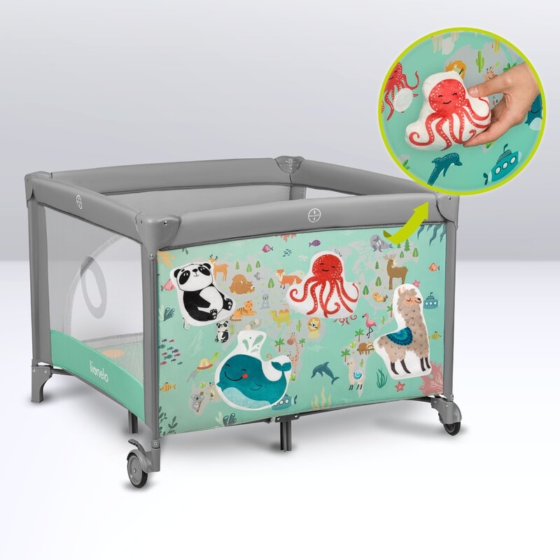 Lionelo - Tarc de joaca, Pliabil, Include covor educational incorporat cu 4 jucarii Velcro si geanta de transport, Cu roti si inchidere laterala, Saltea din spuma, 100x100 cm, Verde Lionelo - Tarc de joaca, Pliabil, Include covor educational incorporat cu 4 jucarii Velcro si geanta de transport, Cu roti si inchidere laterala, Saltea din spuma, 100x100 cm, Verde