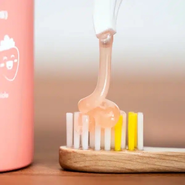 Pasta de dinti pentru copii aroma de fructe de padure rosii, 175g, Endro Pasta de dinti pentru copii aroma de fructe de padure rosii, 175g, Endro