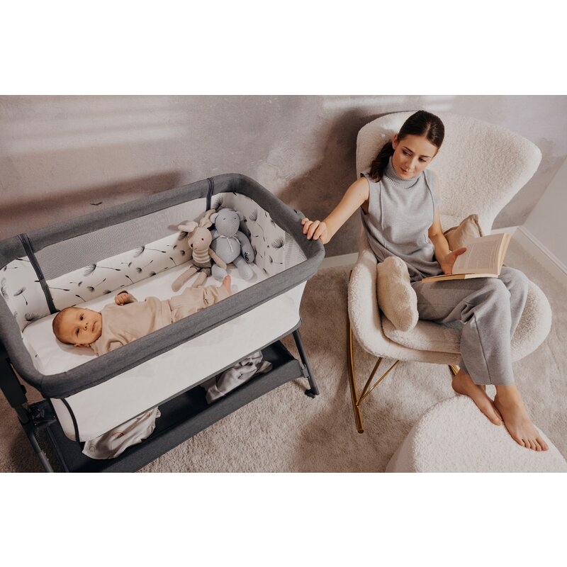 Patut co-sleeper, Lionelo, Leonie Plus, Pliabil, Cu sistem de leganare, Cu setare unghiulara, Reglabil in 6 pozitii pe inaltime, Conform cu standardele europeane de securitate EN1130 si EN16890, Bej Patut co-sleeper, Lionelo, Leonie Plus, Pliabil, Cu sistem de leganare, Cu setare unghiulara, Reglabil in 6 pozitii pe inaltime, Conform cu standardele europeane de securitate EN1130 si EN16890, Bej