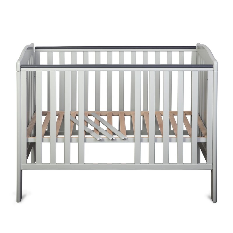 Patut cu laterala culisanta YappyQu din lemn de mesteacan, Cu sina speciala pentru dentitie, Suport pentru saltea reglabil, YappyKids, 120x60 cm, Gri Patut cu laterala culisanta YappyQu din lemn de mesteacan, Cu sina speciala pentru dentitie, Suport pentru saltea reglabil, YappyKids, 120x60 cm, Gri