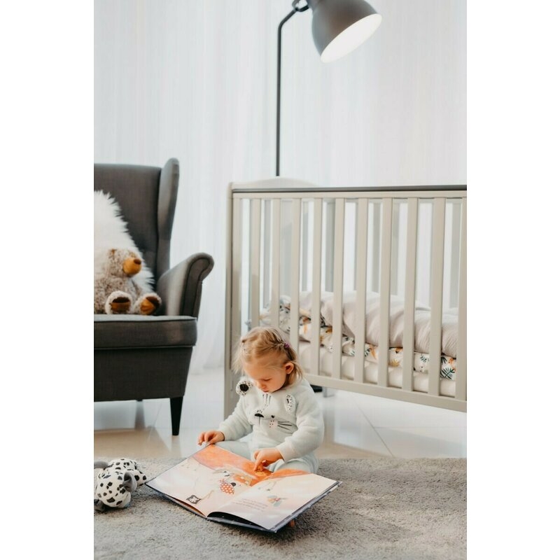 Patut cu laterala culisanta YappyQu din lemn de mesteacan, Cu sina speciala pentru dentitie, Suport pentru saltea reglabil, YappyKids, 120x60 cm, Gri Patut cu laterala culisanta YappyQu din lemn de mesteacan, Cu sina speciala pentru dentitie, Suport pentru saltea reglabil, YappyKids, 120x60 cm, Gri