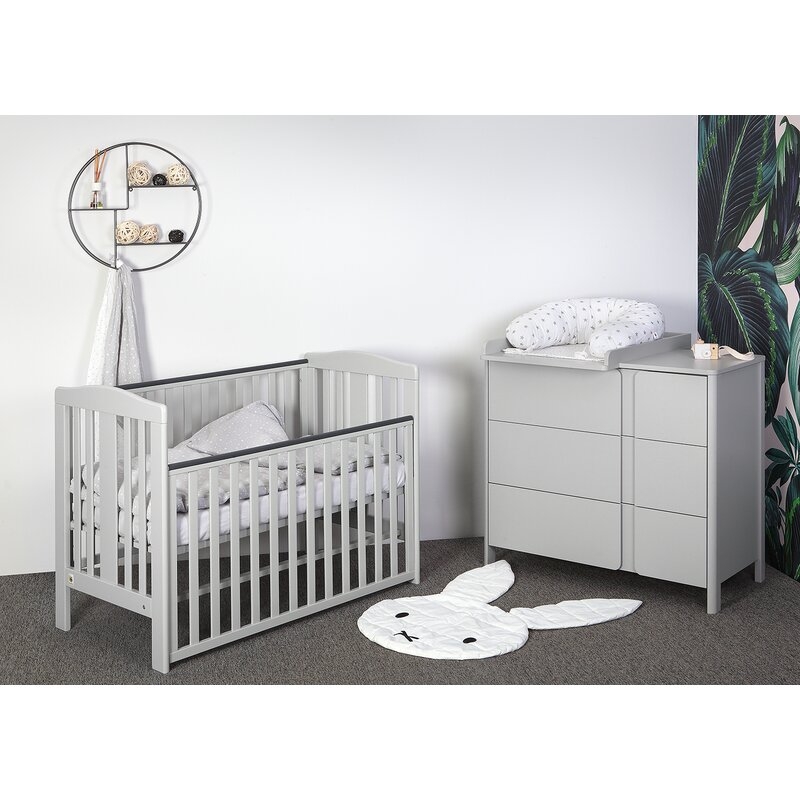 Patut cu laterala culisanta YappyQu din lemn de mesteacan, Cu sina speciala pentru dentitie, Suport pentru saltea reglabil, YappyKids, 120x60 cm, Gri Patut cu laterala culisanta YappyQu din lemn de mesteacan, Cu sina speciala pentru dentitie, Suport pentru saltea reglabil, YappyKids, 120x60 cm, Gri