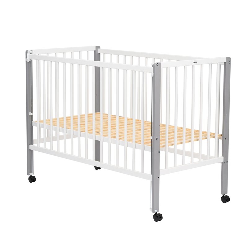 Patut din lemn bebe, 120x60 cm, Cu laterala culisanta, Din lemn de pin si mdf, Stabil si rezistent, Inaltime saltea reglabila pe 3 nivele, Laterala cu 3 bete detasabile, EN716-1, EN716-2, Alb, Qmini, Maya Patut din lemn bebe, 120x60 cm, Cu laterala culisanta, Din lemn de pin si mdf, Stabil si rezistent, Inaltime saltea reglabila pe 3 nivele, Laterala cu 3 bete detasabile, EN716-1, EN716-2, Alb, Qmini, Maya