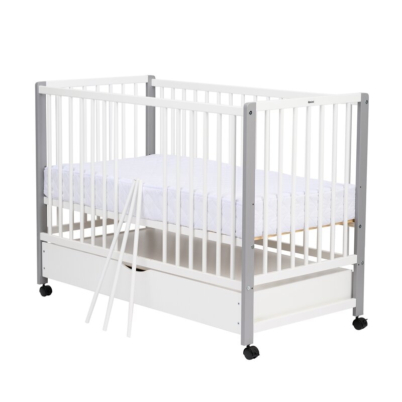 Patut din lemn bebe, 120x60 cm, Cu sertar cu capac, Din lemn de pin si mdf, Stabil si rezistent, Inaltime saltea reglabila pe 3 nivele, Laterala cu 3 bete detasabile, EN716-1, EN716-2, Alb, Qmini, Maya + Saltea 8 cm Patut din lemn bebe, 120x60 cm, Cu sertar cu capac, Din lemn de pin si mdf, Stabil si rezistent, Inaltime saltea reglabila pe 3 nivele, Laterala cu 3 bete detasabile, EN716-1, EN716-2, Alb, Qmini, Maya + Saltea 8 cm