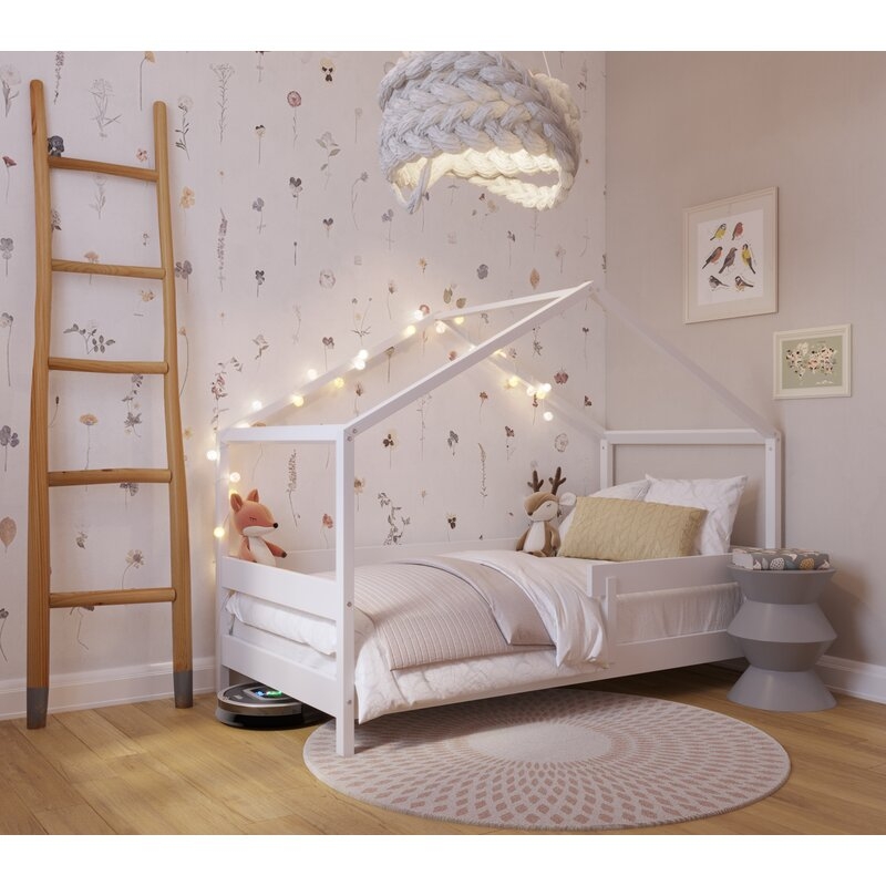 Patut tip casuta YappyHytte Bed din lemn certificat FSC, Transformabil in casuta de joaca, Cu bariera de protectie, In stil scandinav, Yappy Kids, 160x80 cm, Alb Patut tip casuta YappyHytte Bed din lemn certificat FSC, Transformabil in casuta de joaca, Cu bariera de protectie, In stil scandinav, Yappy Kids, 160x80 cm, Alb