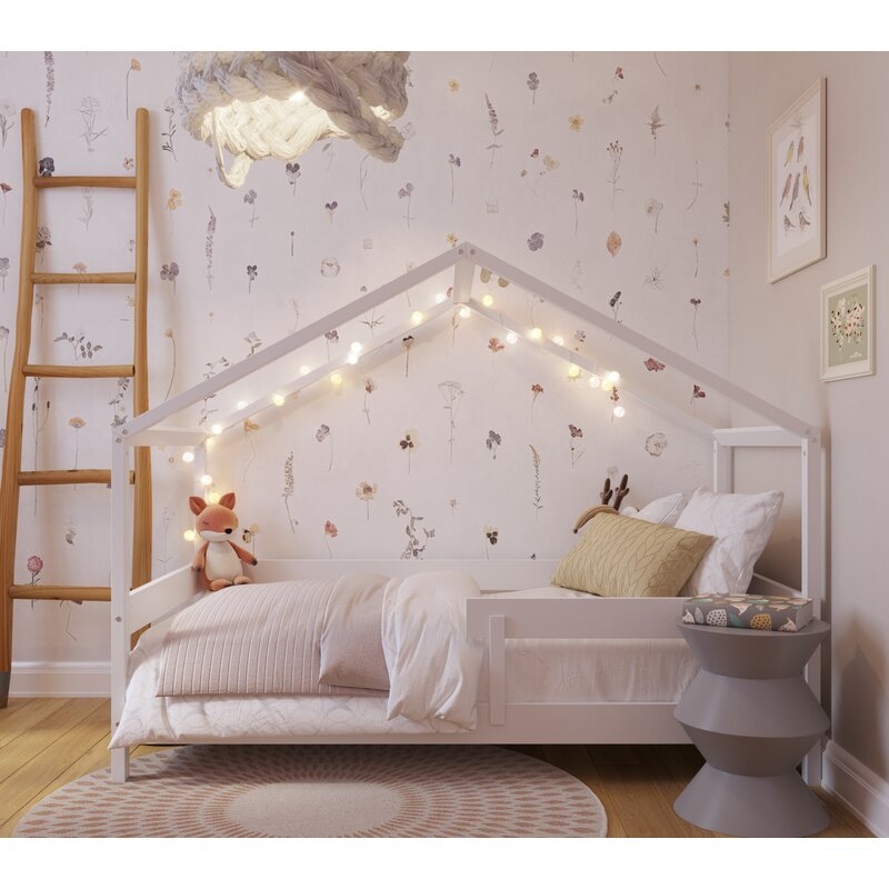 Patut tip casuta YappyHytte Bed din lemn certificat FSC, Transformabil in casuta de joaca, Cu bariera de protectie, In stil scandinav, Yappy Kids, 160x80 cm, Alb Patut tip casuta YappyHytte Bed din lemn certificat FSC, Transformabil in casuta de joaca, Cu bariera de protectie, In stil scandinav, Yappy Kids, 160x80 cm, Alb