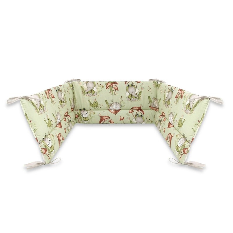 Qmini - Aparatoare pentru patut 120x60 cm, Din bumbac certificat Oeko Tex Standard 100, 180x30 cm, Cu panglici, Frogs Qmini - Aparatoare pentru patut 120x60 cm, Din bumbac certificat Oeko Tex Standard 100, 180x30 cm, Cu panglici, Frogs