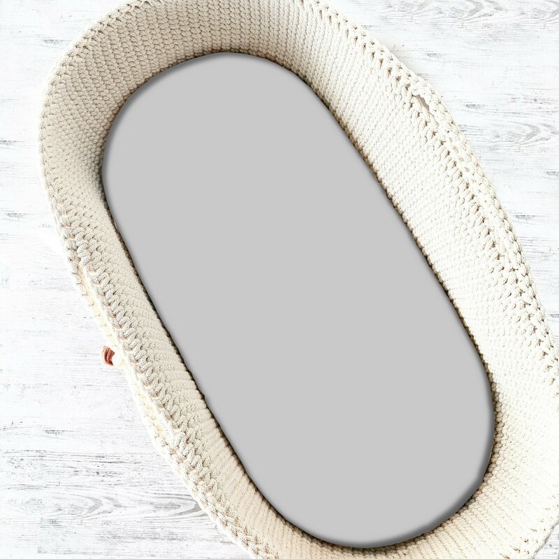 Qmini - Cearceaf cu elastic pentru landou, carucior si cosulet, Dimensiune 80x35 cm, Din bumbac certificat Oeko Tex Standard 100, Gray Qmini - Cearceaf cu elastic pentru landou, carucior si cosulet, Dimensiune 80x35 cm, Din bumbac certificat Oeko Tex Standard 100, Gray