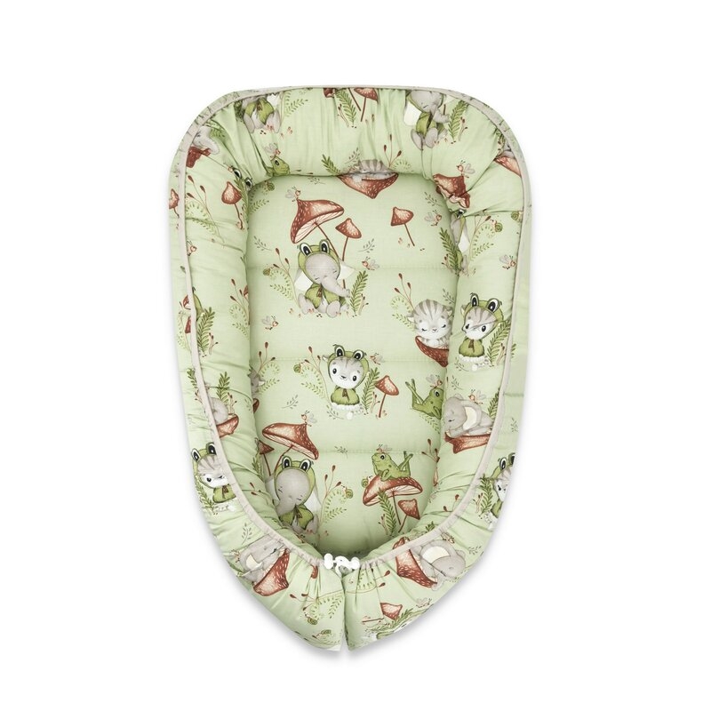 Qmini - Cosulet bebelus pentru dormit, Baby Cocoon 75x55 cm, Husa 100% bumbac, Din bumbac certificat Oeko Tex Standard 100, Frogs Qmini - Cosulet bebelus pentru dormit, Baby Cocoon 75x55 cm, Husa 100% bumbac, Din bumbac certificat Oeko Tex Standard 100, Frogs