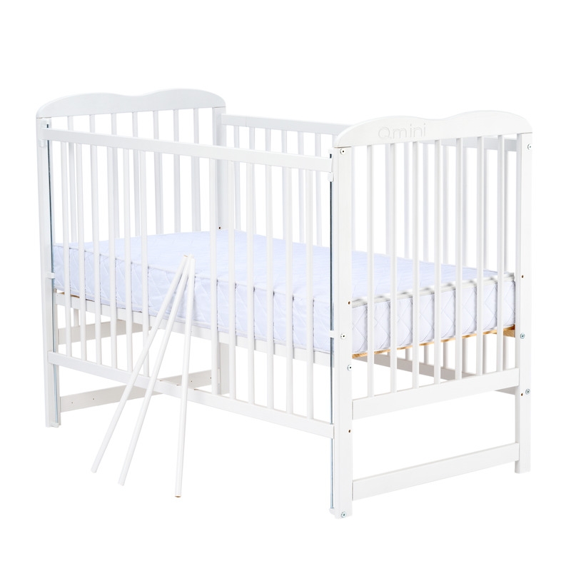 Qmini - Patut din lemn Agata 120x60 cm, Cu laterala culisanta, Din lemn de pin, Stabil si rezistent, Inaltime saltea reglabila pe 3 nivele, Laterala cu 3 bete detasabile, EN716-1, EN716-2, Alb + Saltea 10 cm