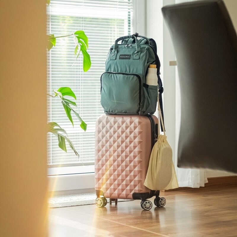 Rucsac pentru mamici, Petite&Mars, Jack, Cu 11 compartimente, Cu buzunare termice, Saltea de infasat inclusa, 30 x 42 x 15 cm, Misty Green Rucsac pentru mamici, Petite&Mars, Jack, Cu 11 compartimente, Cu buzunare termice, Saltea de infasat inclusa, 30 x 42 x 15 cm, Misty Green