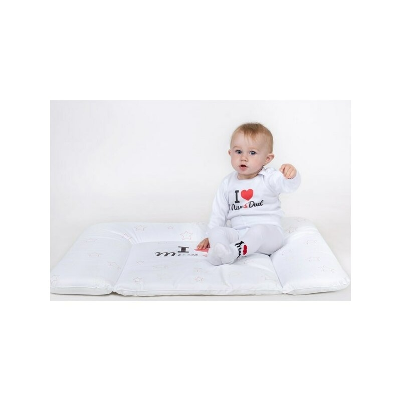 Saltea de infasat, New Baby, I love mum and dad, 50x70, Din material plastic rezistent la apa, Fara substante nocive, 0 luni+, White Saltea de infasat, New Baby, I love mum and dad, 50x70, Din material plastic rezistent la apa, Fara substante nocive, 0 luni+, White