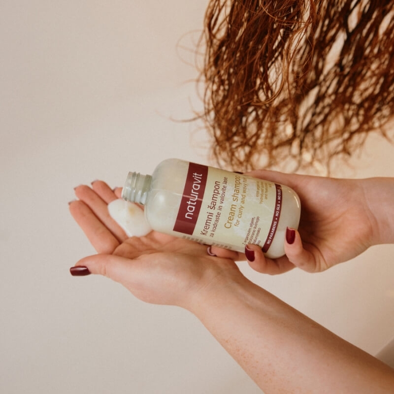 Sampon Pentru Par Cret Si Ondulat, 250 ml, Naturavit Sampon Pentru Par Cret Si Ondulat, 250 ml, Naturavit