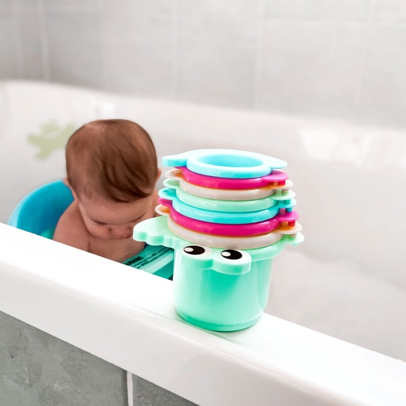 Set 15 jucarii de baie, Playgro, Include 5 animalute, o ratusca plutitoare, o carticica si 8 cupe pentru stivuire, Plastic, Fara BPA, 6 luni+, Bath Fun Play Pack Set 15 jucarii de baie, Playgro, Include 5 animalute, o ratusca plutitoare, o carticica si 8 cupe pentru stivuire, Plastic, Fara BPA, 6 luni+, Bath Fun Play Pack