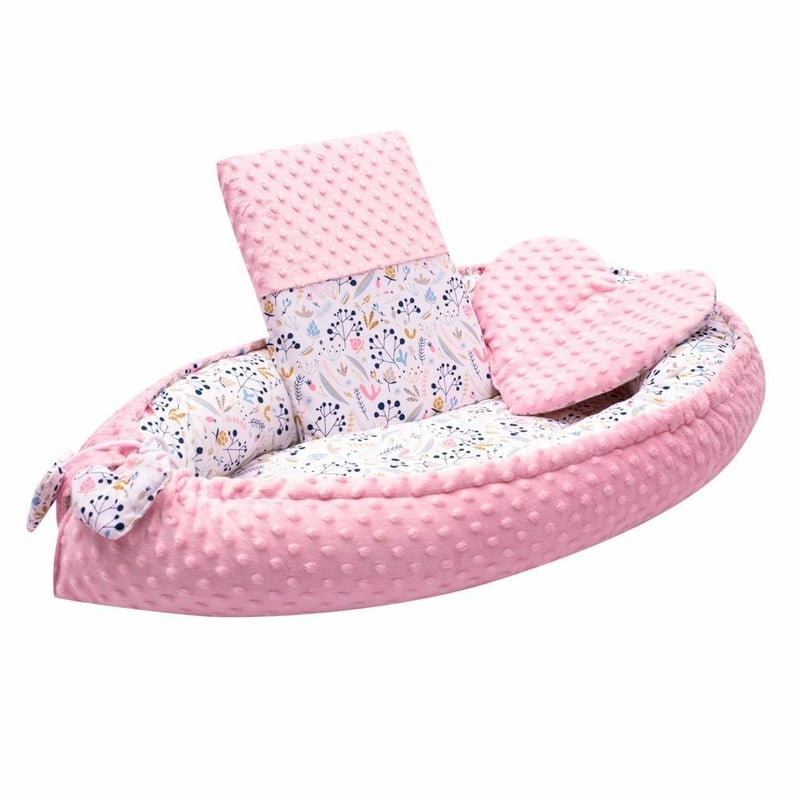 Set 3 piese Luxury, Baby Nest cu doua fete, Cu paturica si pernuta in forma de inima, New Baby, Minky Cranberries Set 3 piese Luxury, Baby Nest cu doua fete, Cu paturica si pernuta in forma de inima, New Baby, Minky Cranberries