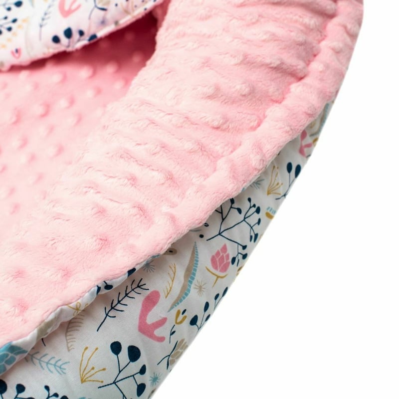 Set 3 piese Luxury, Baby Nest cu doua fete, Cu paturica si pernuta in forma de inima, New Baby, Minky Cranberries Set 3 piese Luxury, Baby Nest cu doua fete, Cu paturica si pernuta in forma de inima, New Baby, Minky Cranberries