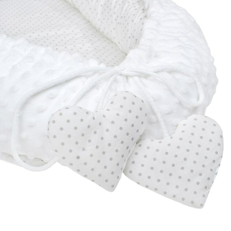 Set 3 piese Luxury, Baby Nest cu doua fete, Cu paturica si pernuta in forma de inima, New Baby, Minky Heart White Set 3 piese Luxury, Baby Nest cu doua fete, Cu paturica si pernuta in forma de inima, New Baby, Minky Heart White