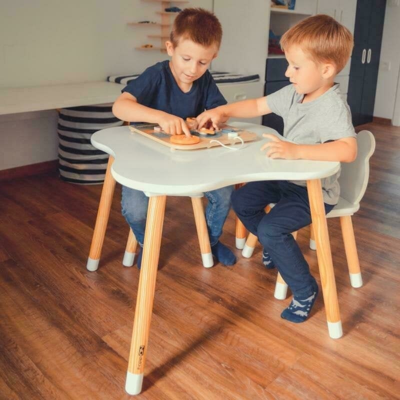 Set masuta si doua scaune pentru copii, Bear, Din lemn, Cu marginile rotunjite, FreeON, Alb Set masuta si doua scaune pentru copii, Bear, Din lemn, Cu marginile rotunjite, FreeON, Alb