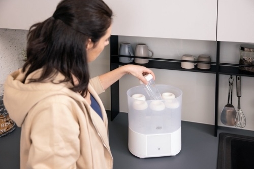 Sterilizator electric digital cu uscator pentru biberoane si accesorii mici +0 luni, Chicco Sterilizator electric digital cu uscator pentru biberoane si accesorii mici +0 luni, Chicco