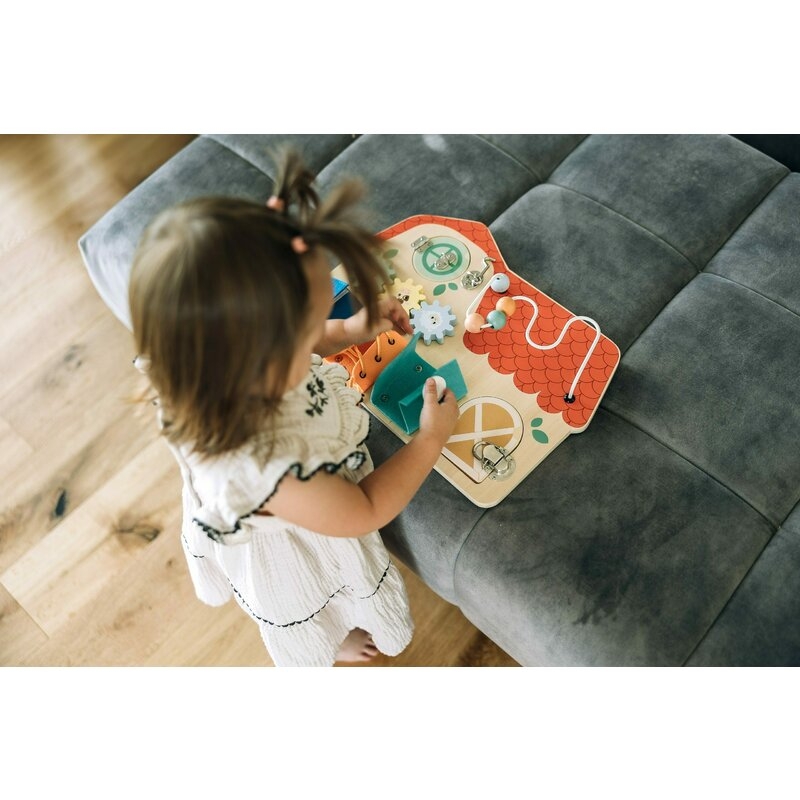 Tablita cu activitati din lemn, cu elemente interactive, dezvolta coordonarea mana-ochi, 40x30x6,5 cm, 18 luni+, Multicolor,  Free2Play