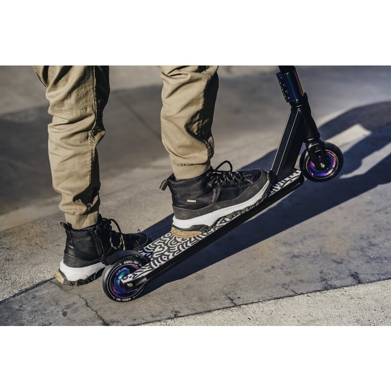 Trotineta, Lionelo, Whizz, Pentru Acrobatii, Rulmenti ABEC-9, Sistemul de compresie IHC 9, 20 - 100 kg, Conform cu standardul european de securitate EN14619, Multicolor Trotineta, Lionelo, Whizz, Pentru Acrobatii, Rulmenti ABEC-9, Sistemul de compresie IHC 9, 20 - 100 kg, Conform cu standardul european de securitate EN14619, Multicolor