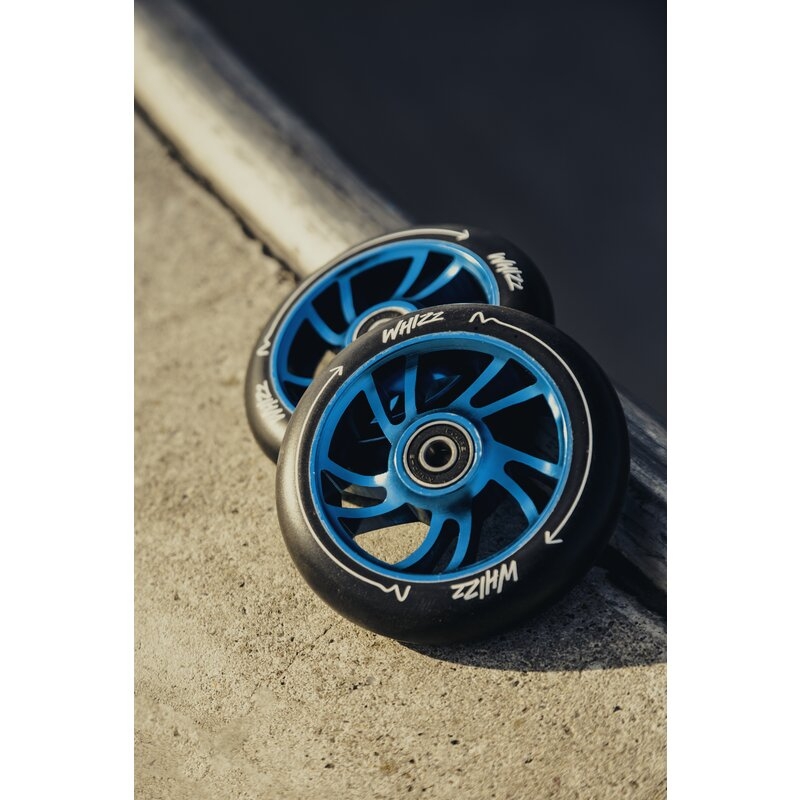Trotineta, Lionelo, Whizz, Pentru Acrobatii, Rulmenti ABEC-9, Sistemul de compresie IHC 9, 20 - 100 kg, Conform cu standardul european de securitate EN14619, Multicolor Trotineta, Lionelo, Whizz, Pentru Acrobatii, Rulmenti ABEC-9, Sistemul de compresie IHC 9, 20 - 100 kg, Conform cu standardul european de securitate EN14619, Multicolor